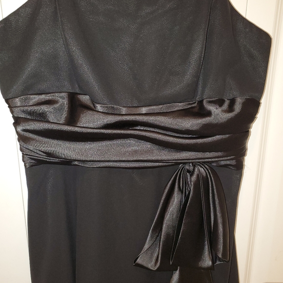 Beautiful 🥳HOST PICK🥳🥳like new evening dress for special occasions - Picture 2 of 5